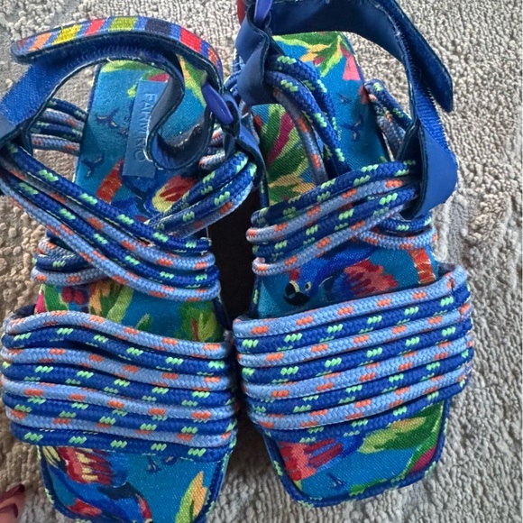Farm Rio Blue Macaw rainbow Platform Sandals tropical cross cross straps Size 6 - Picture 11 of 12